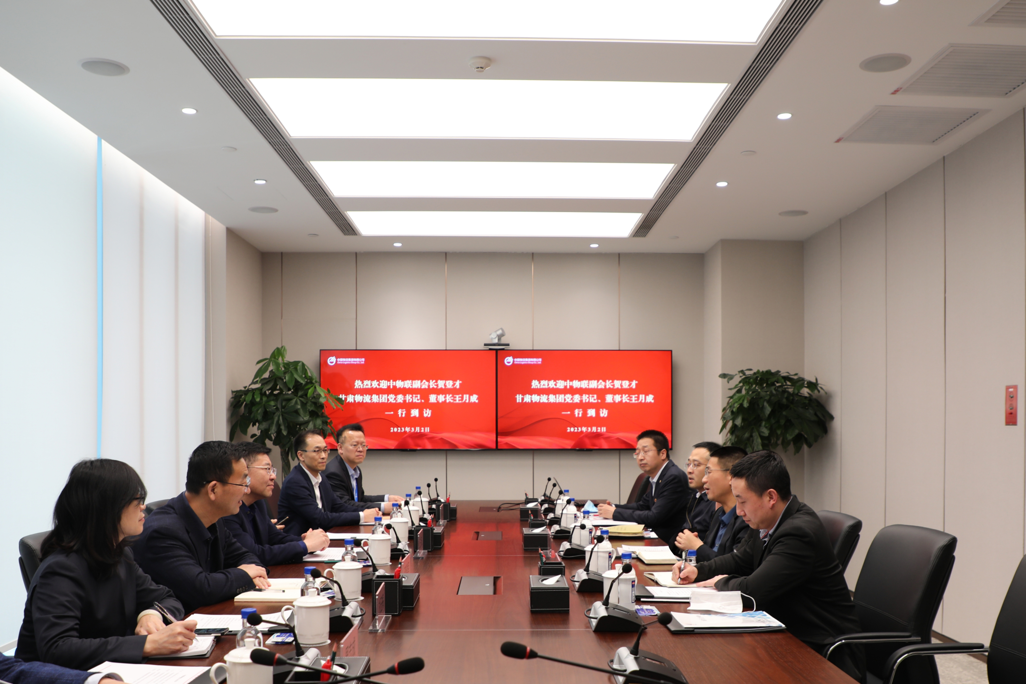 杜波會(huì)見中物聯(lián)副會(huì)長賀登才及甘肅物流集團(tuán)黨委書記、董事長王月成一行